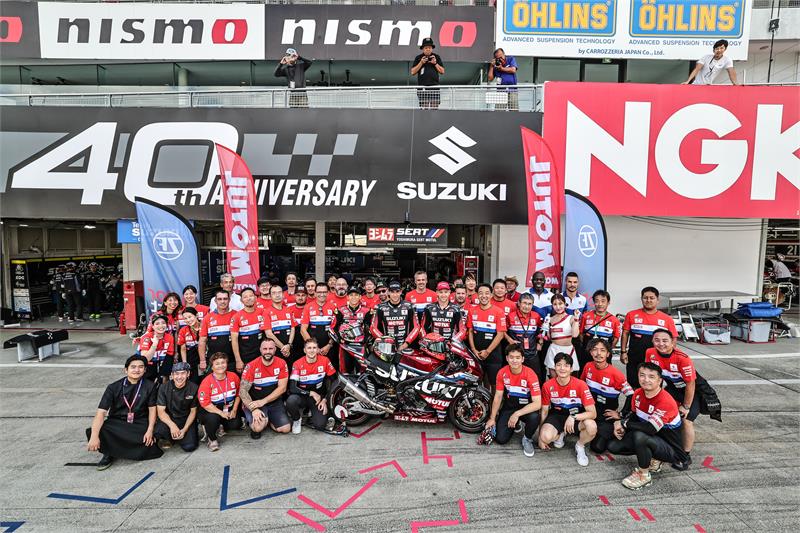 Team line up at Suzuka